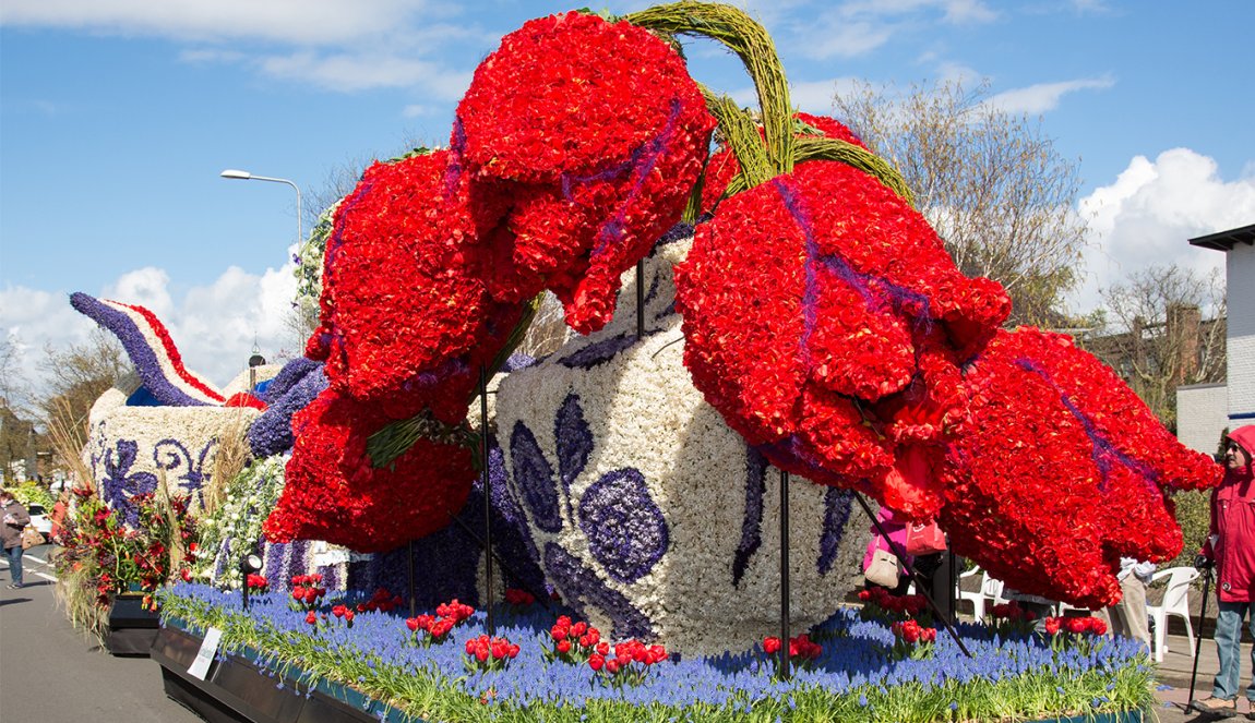 Flower parade, red tulip and Delft Blue Flower parade, red tulip and Delft Blue
