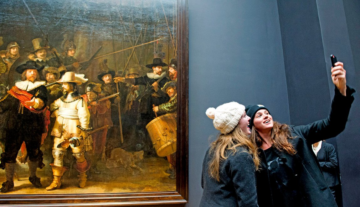 Girls making selfie in front of Nachtwacht Rijksmuseum Girls making selfie in front of Nachtwacht Rijksmuseum