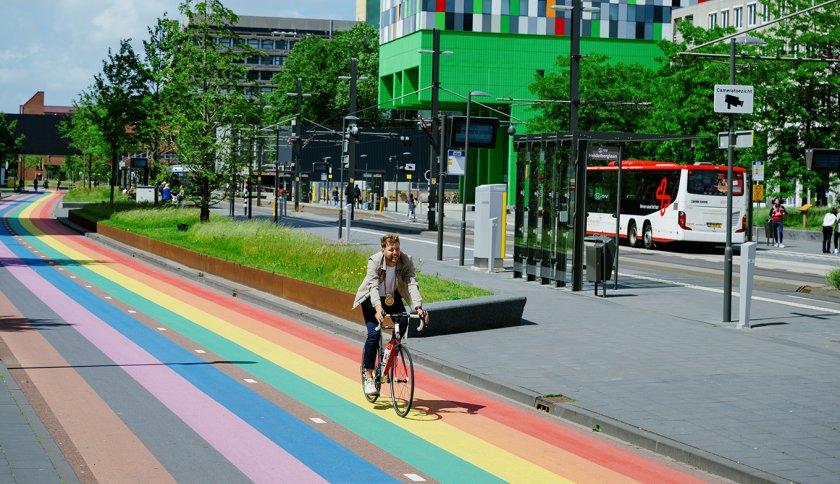 Jelle Bakker on a bike in Utrecht over rainbow bike path Jelle Bakker on a bike in Utrecht over rainbow bike path
