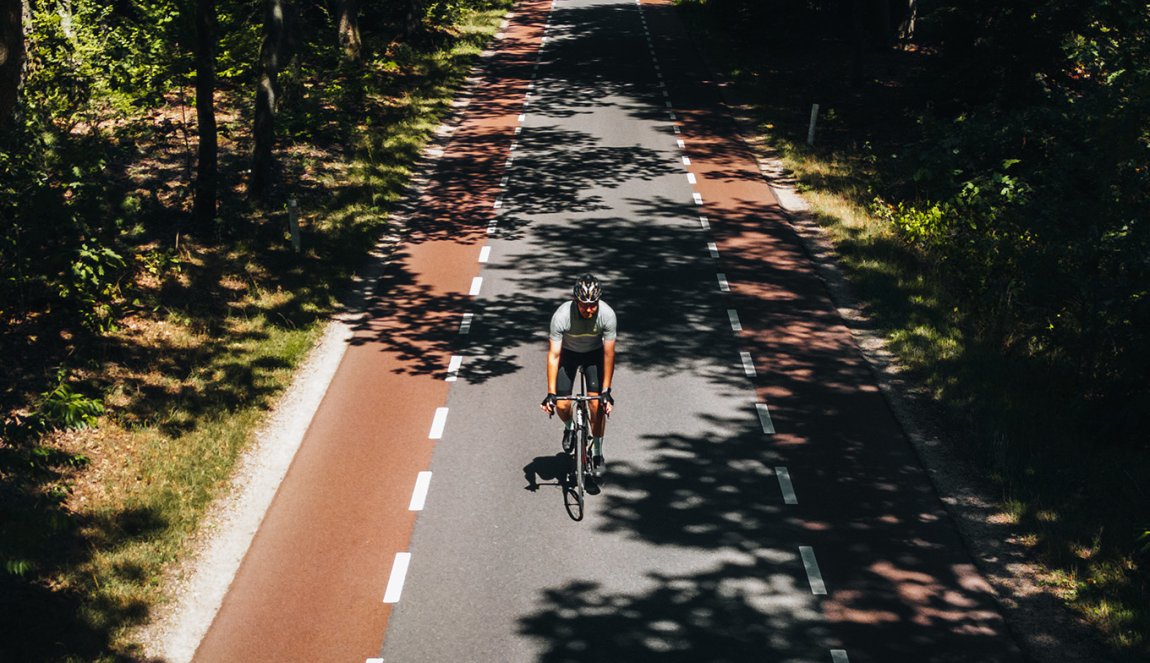 Cyclist on the Amerongse berg Cyclist on the Amerongse berg
