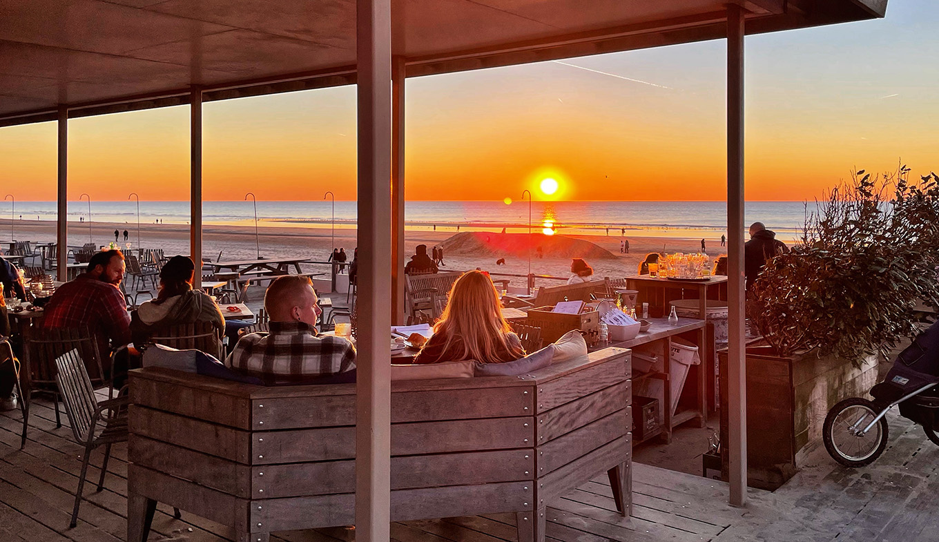 Setting sun at Tijn Akersloot seaside resort Zandvoort Setting sun at Tijn Akersloot seaside resort Zandvoort